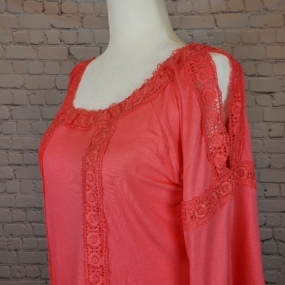 FORGOTTEN Grace Lace Trim Cold Sholder Top sz. Sm - Picture 5 of 8